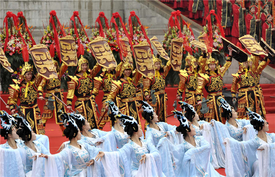 Milhares prestam homenagem ao Imperador Amarelo no Festival de Qingming