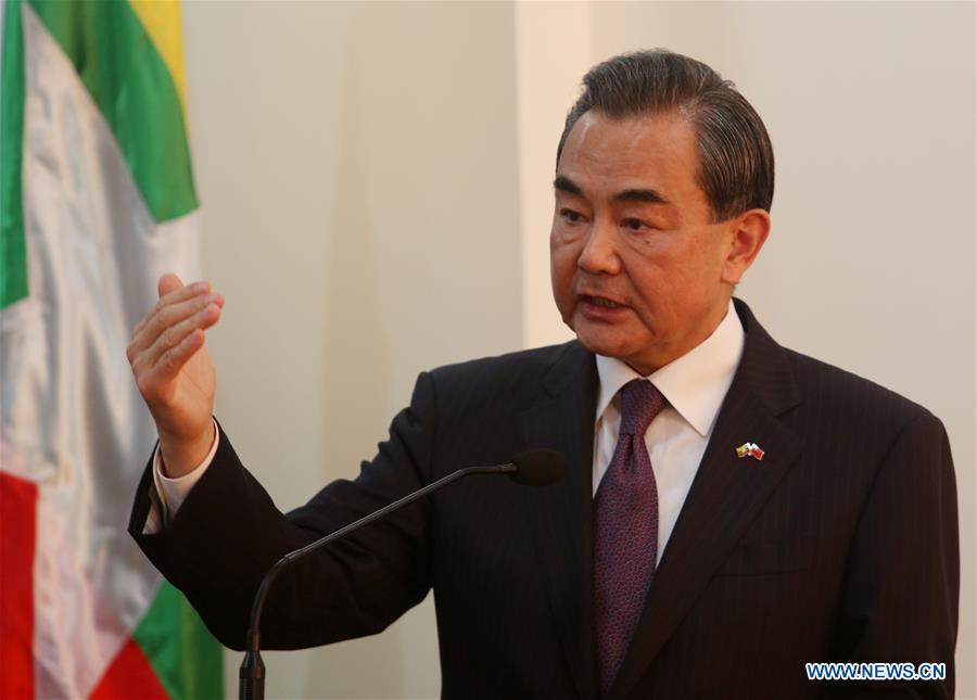 Chanceler chinês se encontra com Suu Kyi