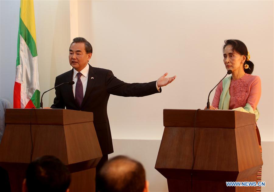Chanceler chinês se encontra com Suu Kyi