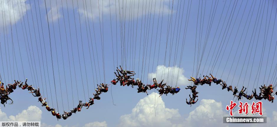 149 brasileiros batem recorde de bungee jump