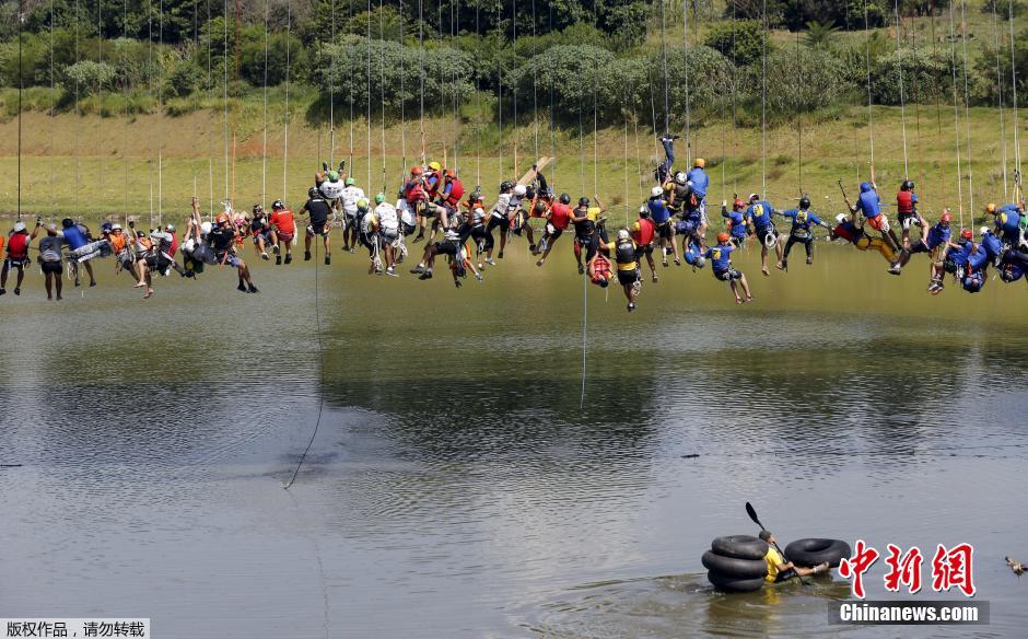 149 brasileiros batem recorde de bungee jump