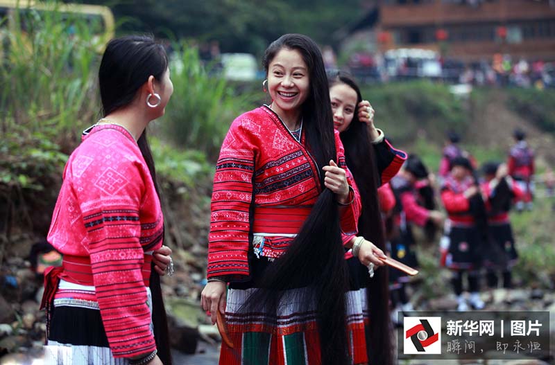 Mulheres da etnia Yao celebram Festival do Cabelo Longo