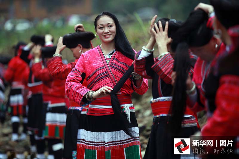 Mulheres da etnia Yao celebram Festival do Cabelo Longo