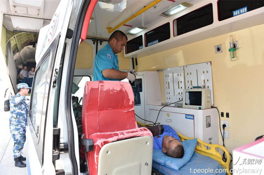 EPL realiza missão histórica de assistência médico-hospitalar no Mar do Sul da China