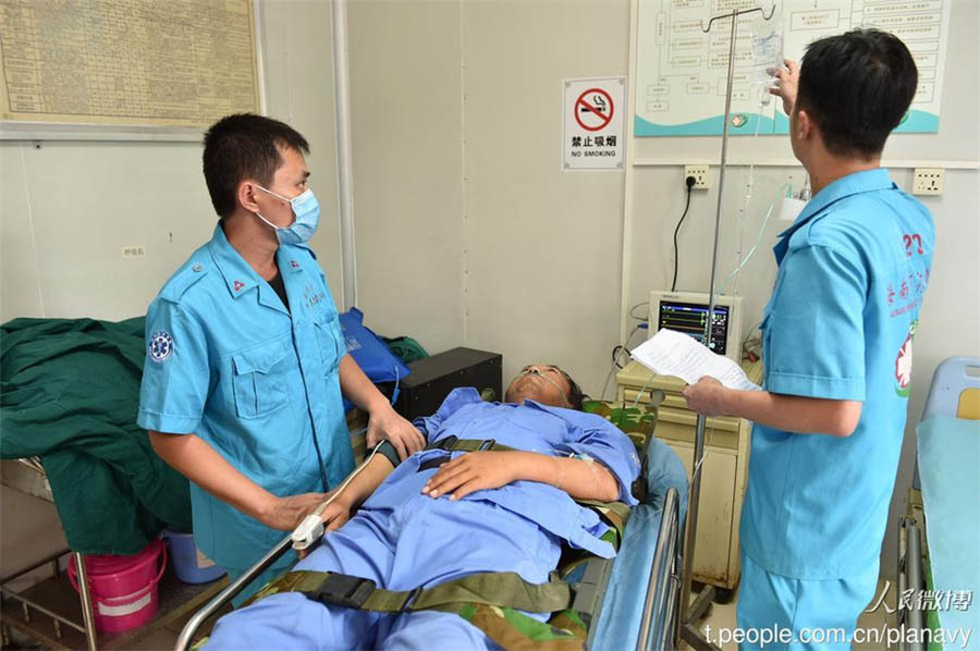 EPL realiza missão histórica de assistência médico-hospitalar no Mar do Sul da China