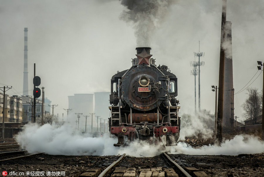 Era das locomotivas a vapor dirigem-se à última estação antes da“aposentadoria”