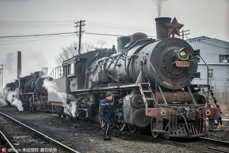 Era das locomotivas a vapor dirigem-se à última estação antes da“aposentadoria”