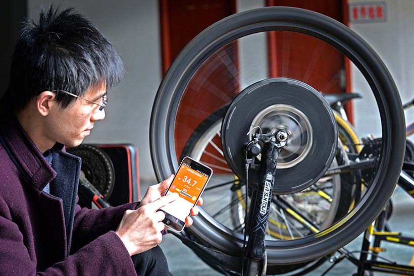 Jovens de Jiangxi inventam aparelho de propulsão adaptável aos pneus das bicicletas