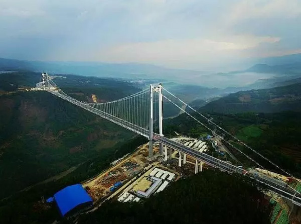 Ponte de suspensão mais extensa e alta da Ásia será aberta ao tráfego