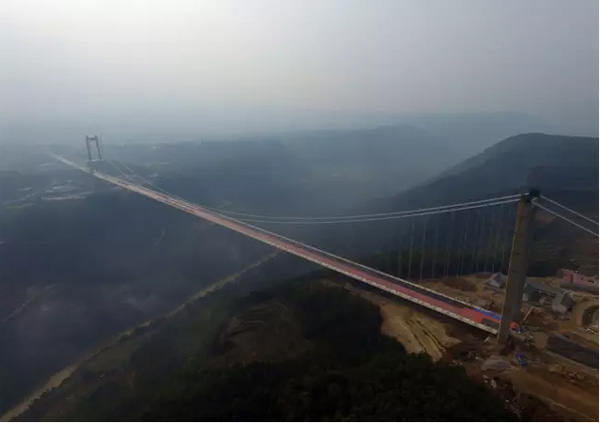 Ponte de suspensão mais extensa e alta da Ásia será aberta ao tráfego
