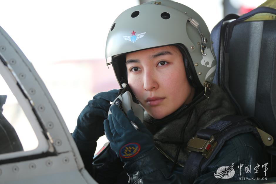 Mulheres vão pilotar bombardeiro chinês FBC-1 pela primeira vez