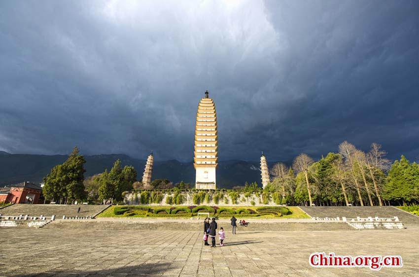 Resultado de imagem para Três Pagodes do Templo de Chongsheng