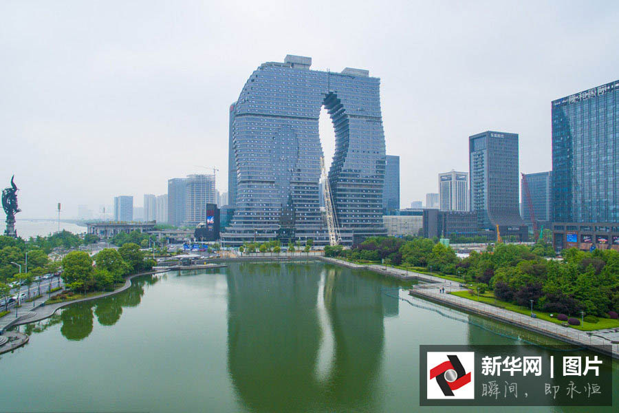 Edifício invulgar é inaugurado em Hangzhou