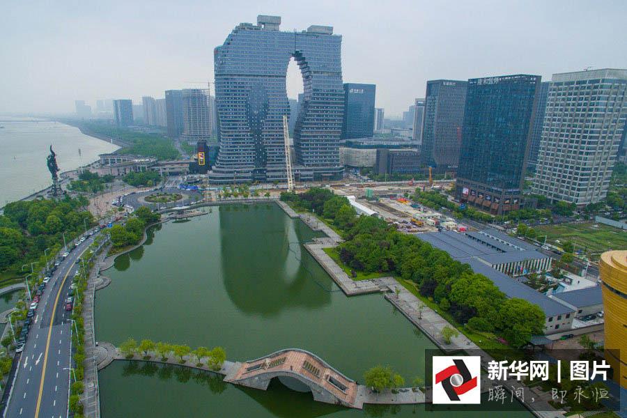 Edifício invulgar é inaugurado em Hangzhou