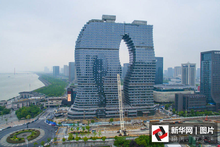 Edifício invulgar é inaugurado em Hangzhou