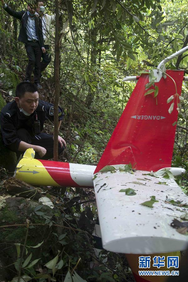 Dois pilotos morrem em queda de helicóptero no sul da China