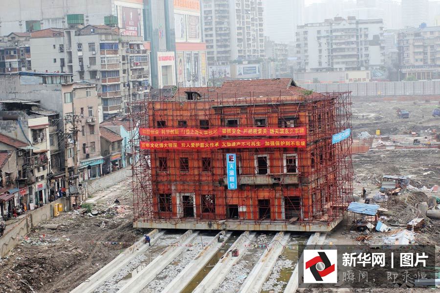 70 metros ao longo de 10 dias: Wuhan assiste à trasladação de edifício centenário
