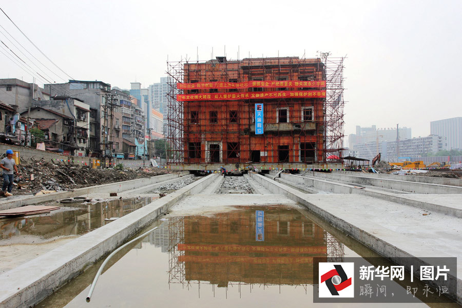 70 metros ao longo de 10 dias: Wuhan assiste à trasladação de edifício centenário