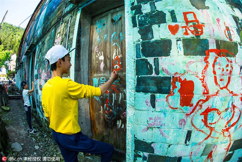 Arte em grafite promove turismo em aldeia de Zhejiang