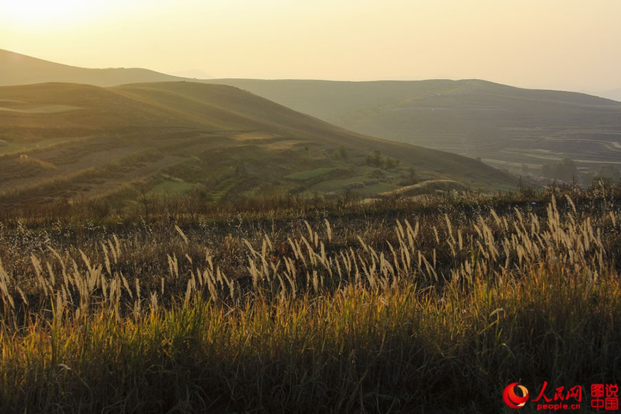 Rodovia de Hebei envolta em paisagens sublimes começa a cobrar ingressos de entrada