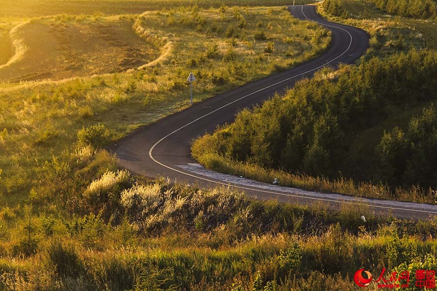 Rodovia de Hebei envolta em paisagens sublimes começa a cobrar ingressos de entrada