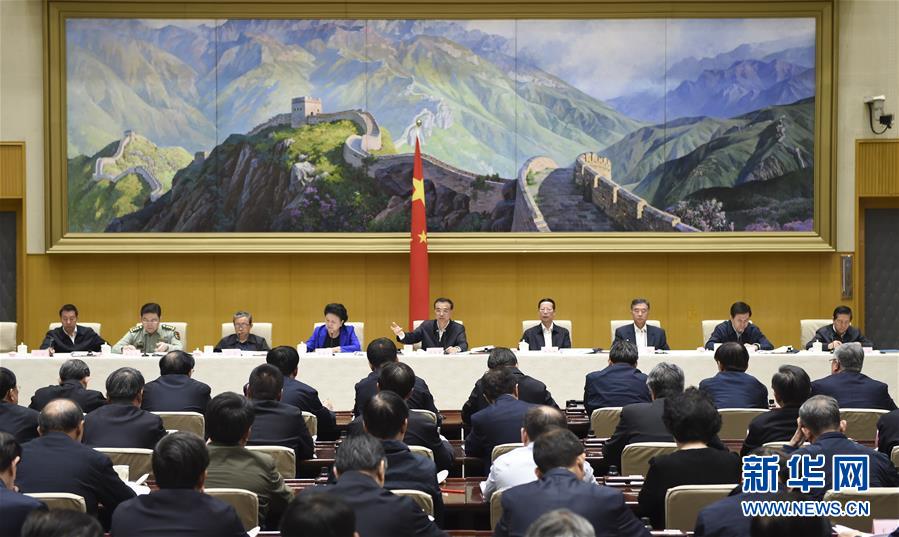 Premiê Li promete mais corte de trâmites burocráticos para apoiar reestruturação
