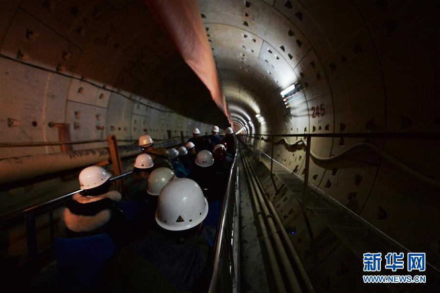 Lanzhou inaugura túnel de metrô que passa debaixo do Rio Amarelo