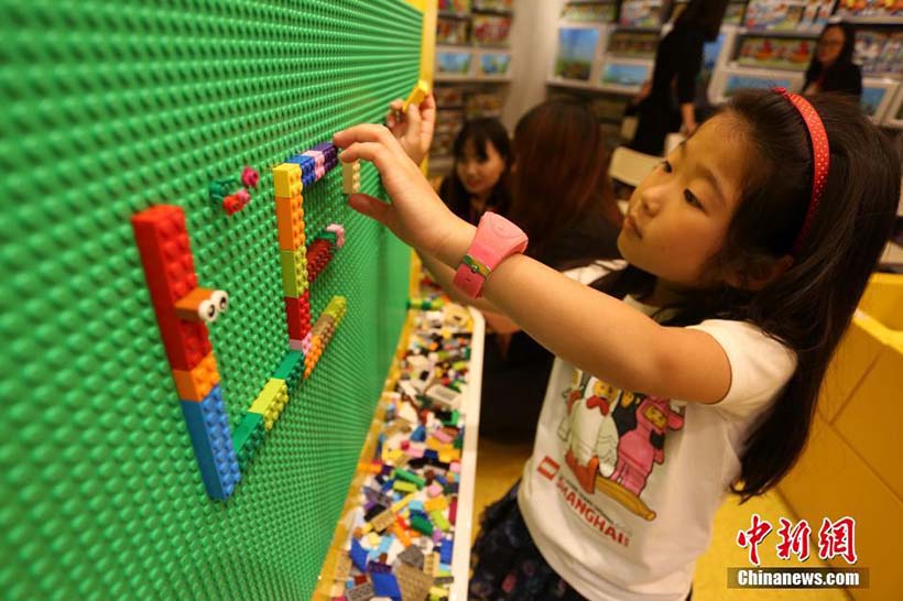 Maior loja de legos no mundo abre no Resort da Disney Shanghai