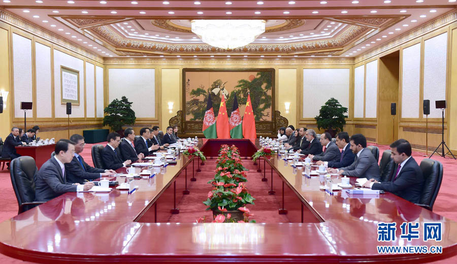 China promete apoio para reconciliação e construção afegãs