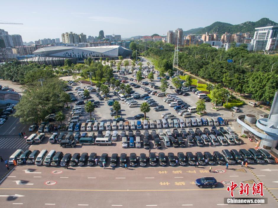 Guangxi realiza exposição de carros oficiais em leilão