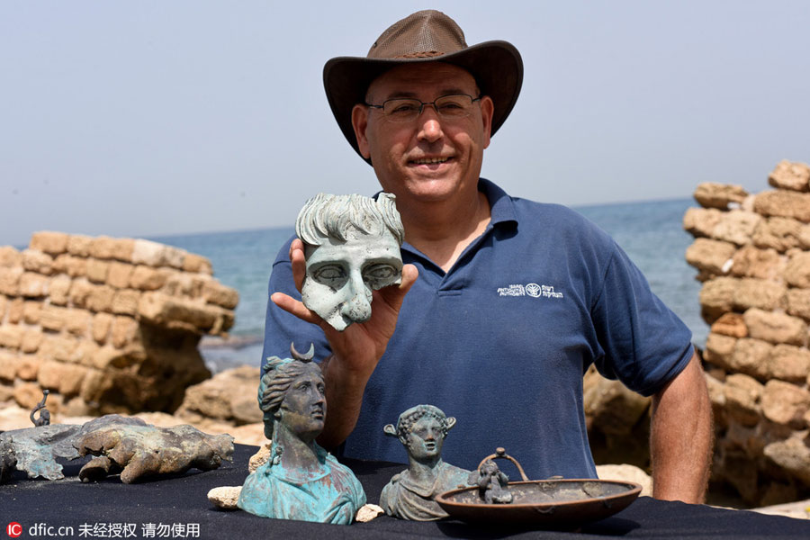 Mergulhadores encontram artefactos romanos em navio naufragado de 1600 anos na costa de Israel