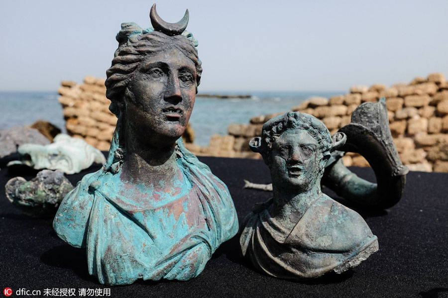 Mergulhadores encontram artefactos romanos em navio naufragado de 1600 anos na costa de Israel