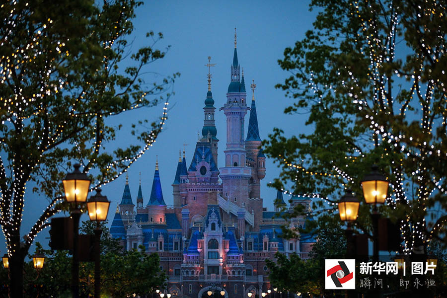 Paisagens noturnas da Disneylândia de Shanghai