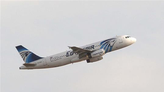 Avião que ia da França ao Egito cai no mar mediterrâneo com 66 a bordo