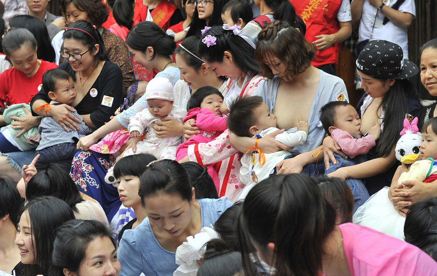 Mães de Fuzhou lançam campanha para estimular a amamentação em áreas públicas