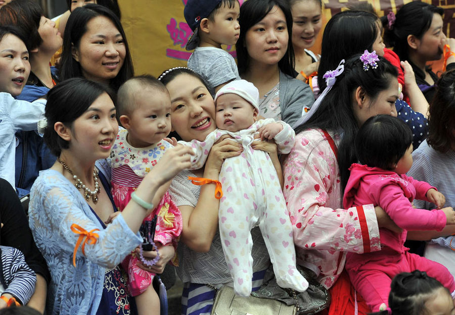Mães de Fuzhou lançam campanha para estimular a amamentação em áreas públicas
