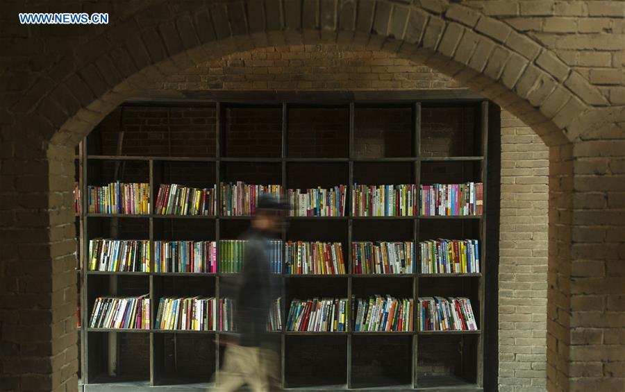 Biblioteca-caverna atrai leitores no centro da China