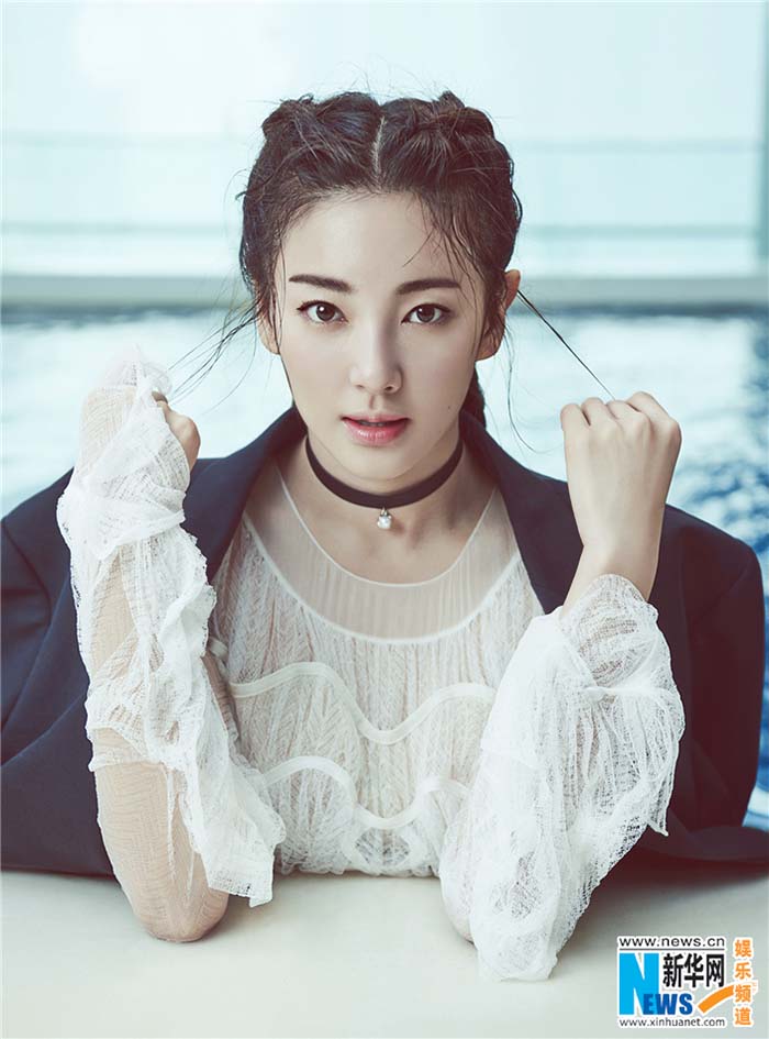 Atriz chinesa Zhang Yuqi posa para revista SELF