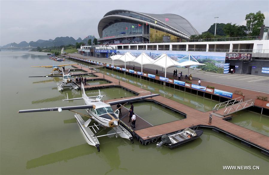 Turistas no sul da China contam com serviço de transporte hidroviário