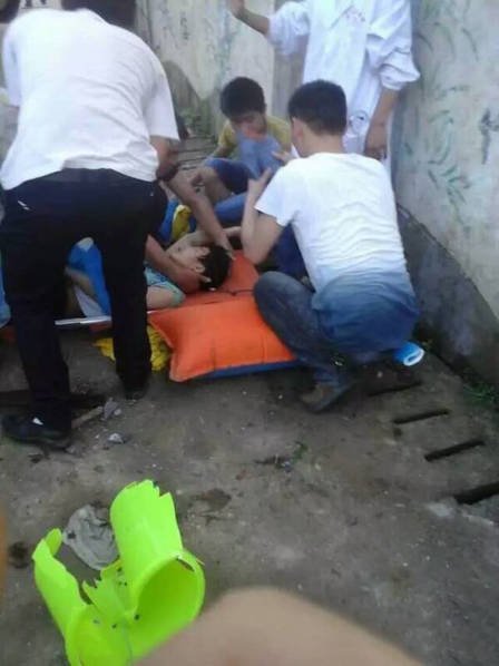 Morrem dois estudantes após queda de torre de água no centro da China