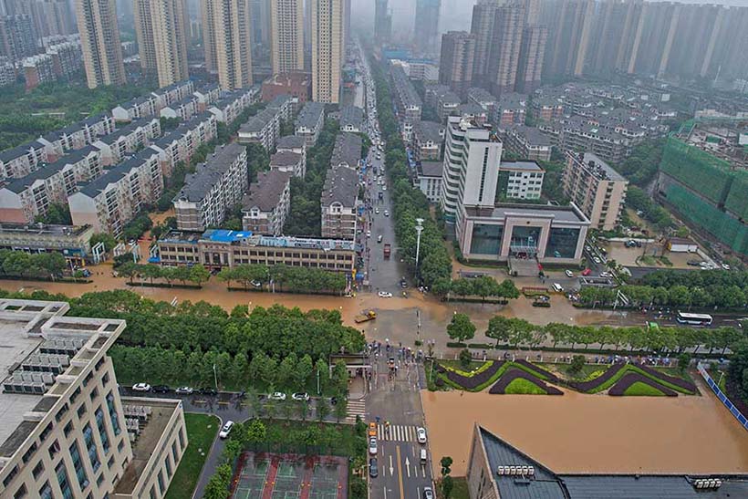 Chuva torrencial atinge cidade no centro da China