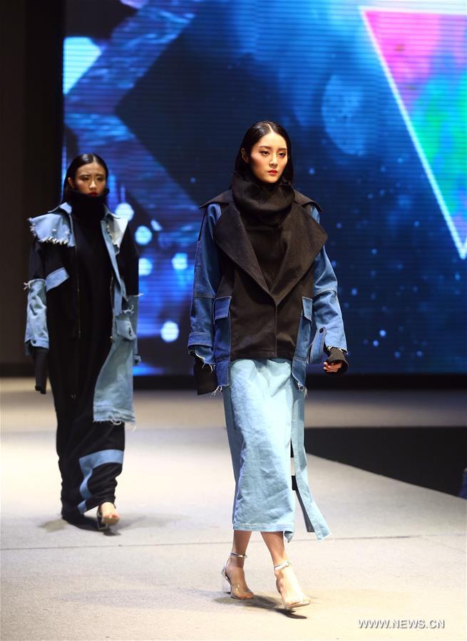 Desfile de moda marca formatura em Tianjin