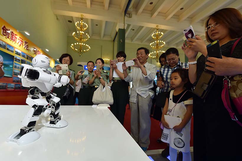 Exposição nacional de êxitos de inovação científica e tecnológica da China regista grande adesão
