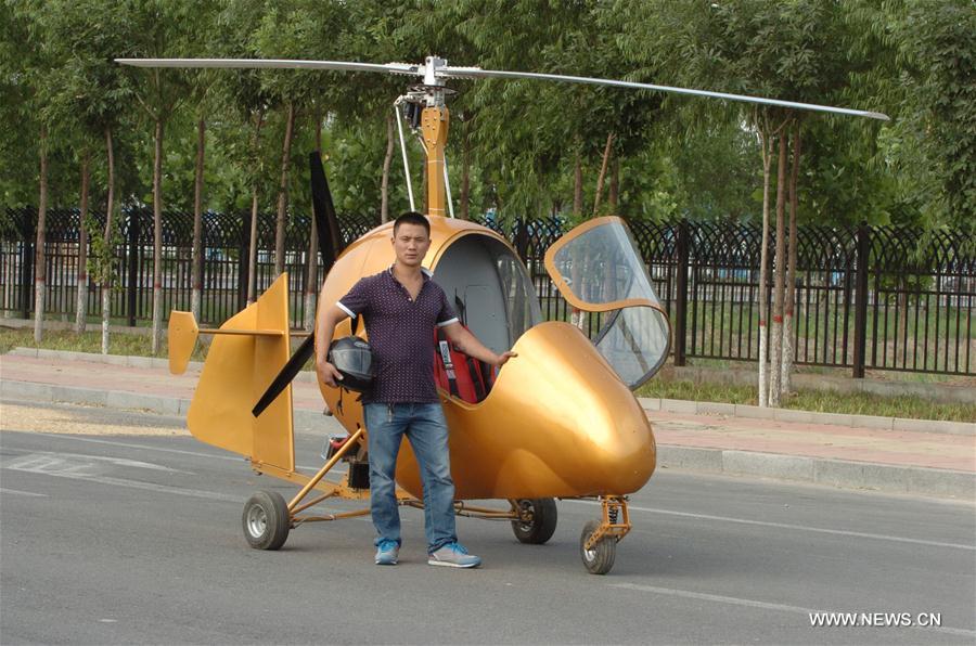 Camponês autodidata fabrica helicóptero próprio