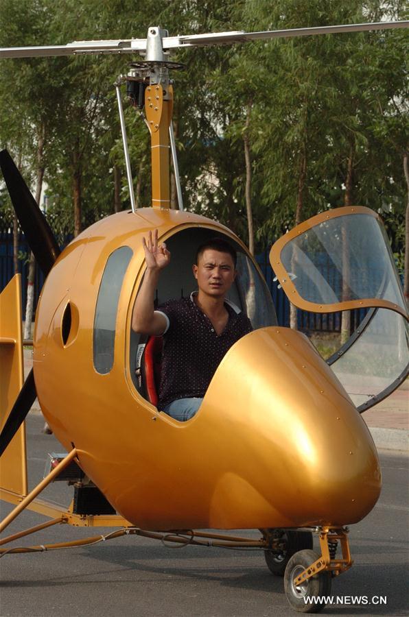 Camponês autodidata fabrica helicóptero próprio