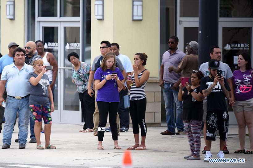 Tiroteio em discoteca LGBT na Florida provoca pelo menos 50 mortos e 53 feridos