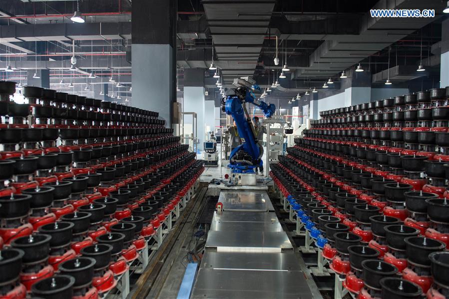 Centro teste de robôs recebe visitantes no sudoeste da China
