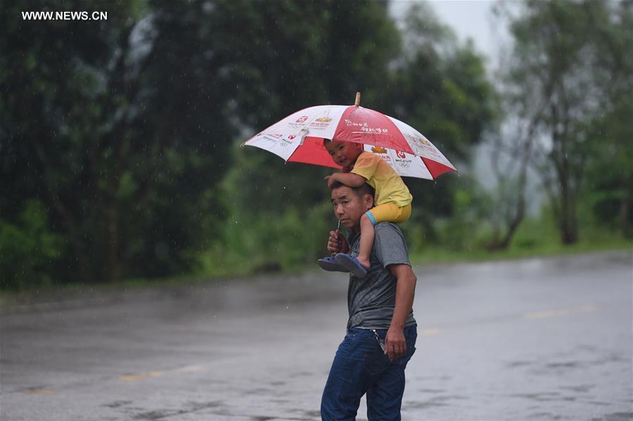 Chuva pesada deixa um morto e outro desaparecido no sul da China
