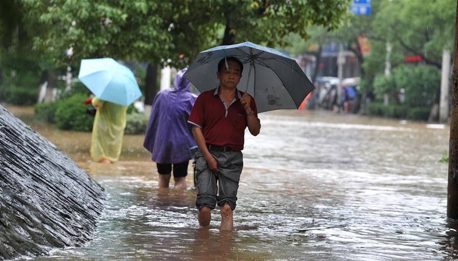 Chuva e deslizamentos de terra deixam 13 mortos e 13 desaparecidos na China