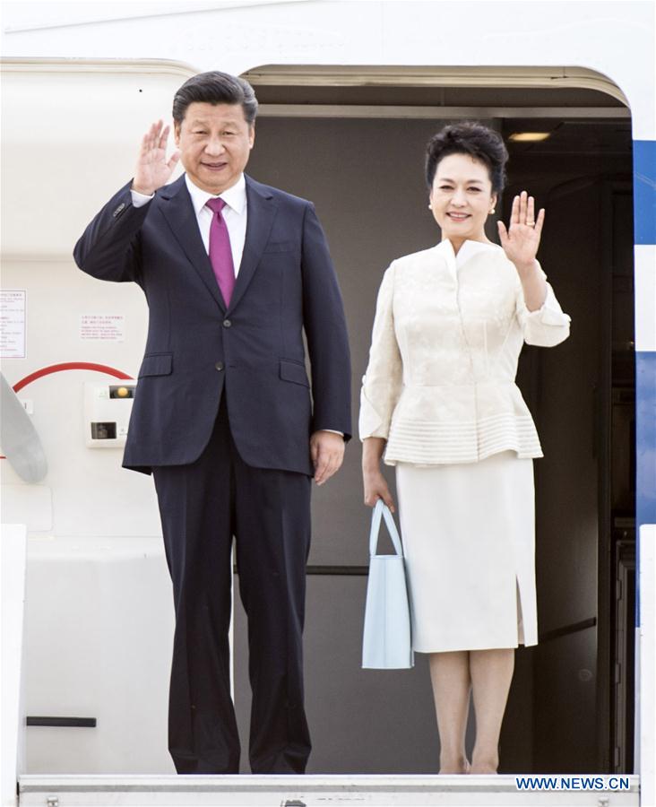 Xi Jinping chega à Polônia para visita de Estado